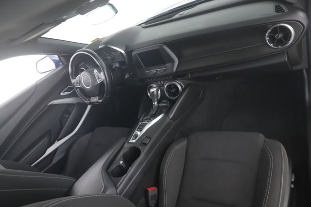 Used 2020 Chevrolet Camaro LT image 21