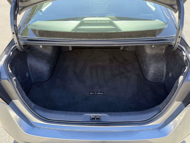Used 2025 Nissan Altima 2.5 SV FWD image 14