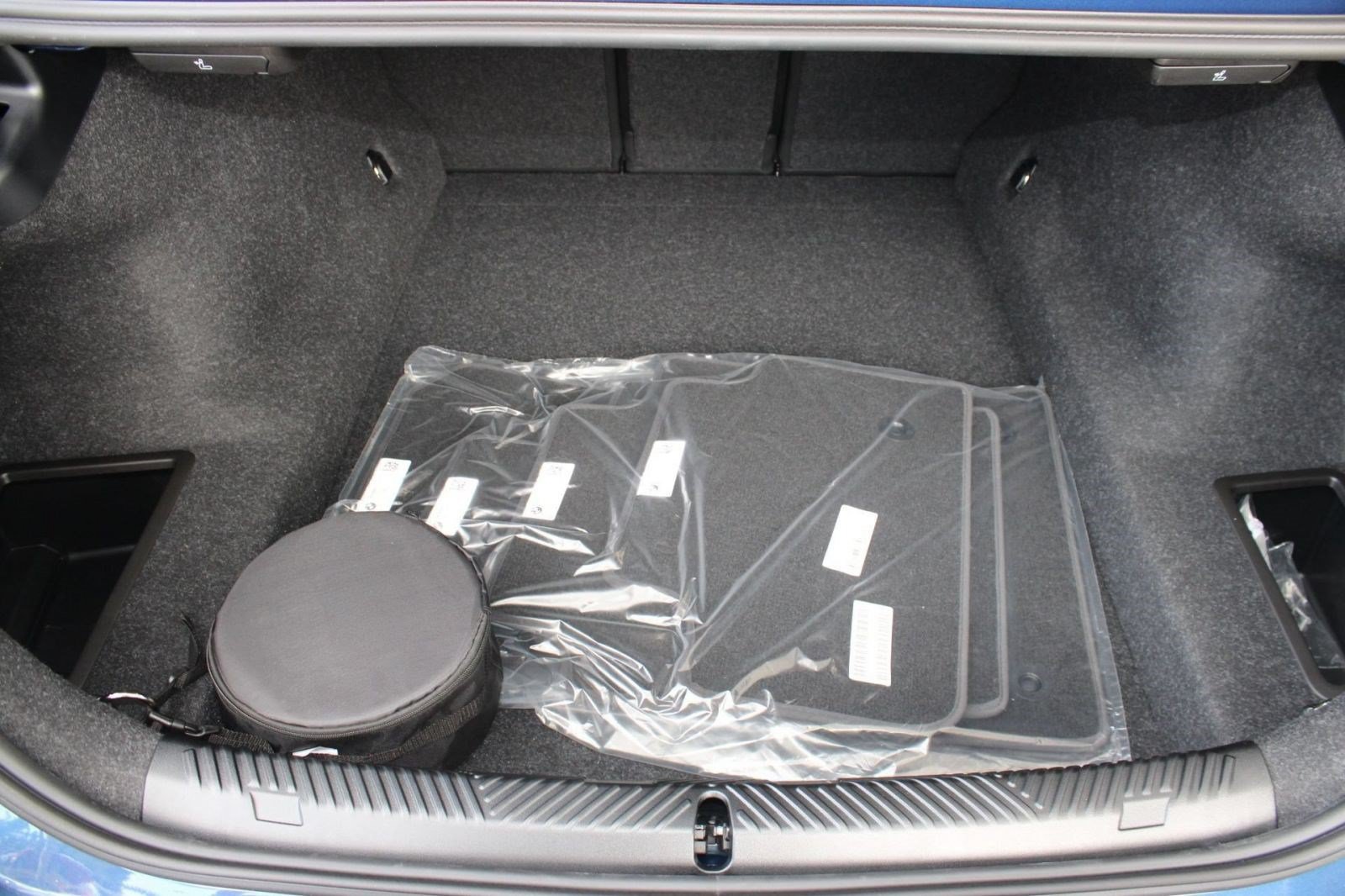 Used 2026 BMW 530i w/ M Sport Package RWD image 25