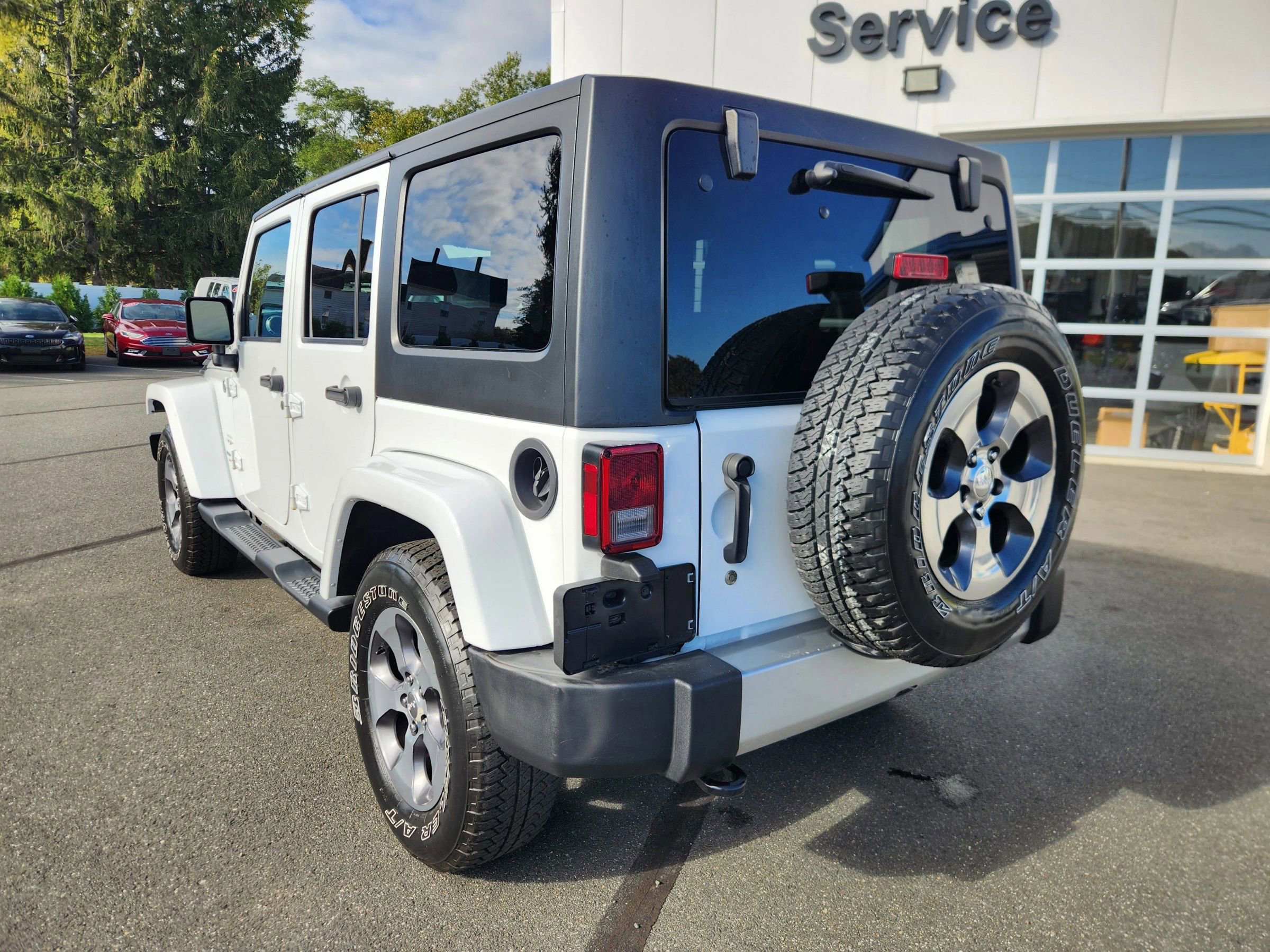Used 2018 Jeep Wrangler Unlimited Sahara image 11