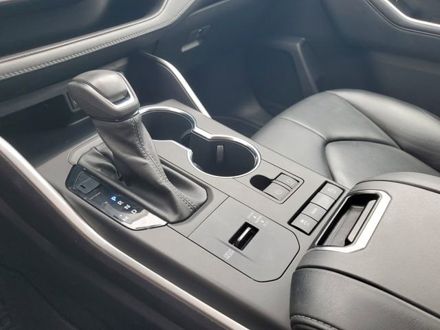Used 2022 Toyota Highlander XLE FWD image 18