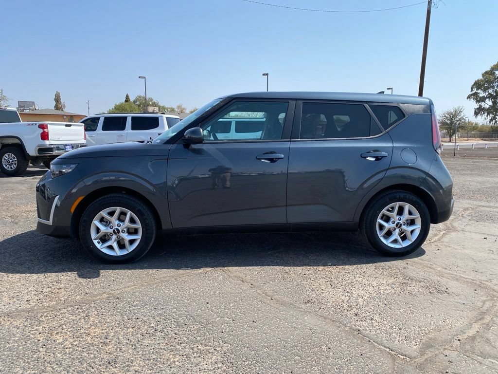 Used 2025 Kia Soul LX w/ LX Technology Package FWD image 3