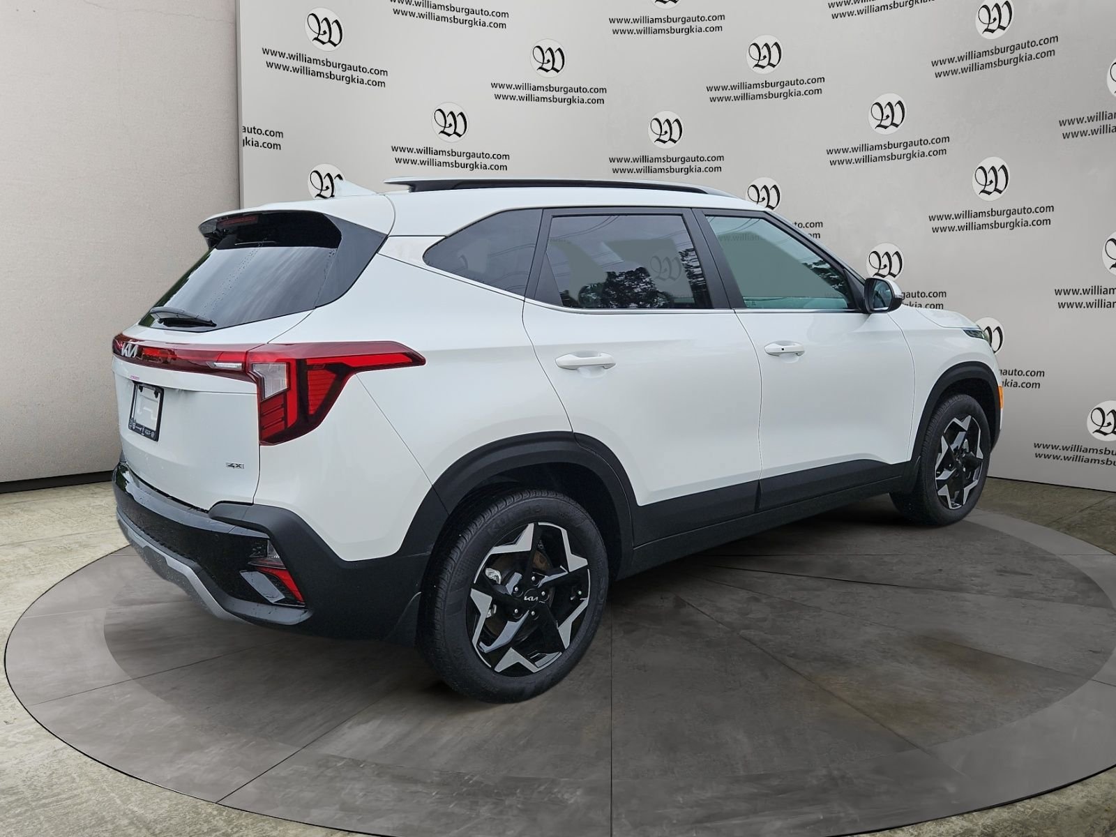 Used 2025 Kia Seltos EX w/ EX Sunroof Package AWD/4WD image 5