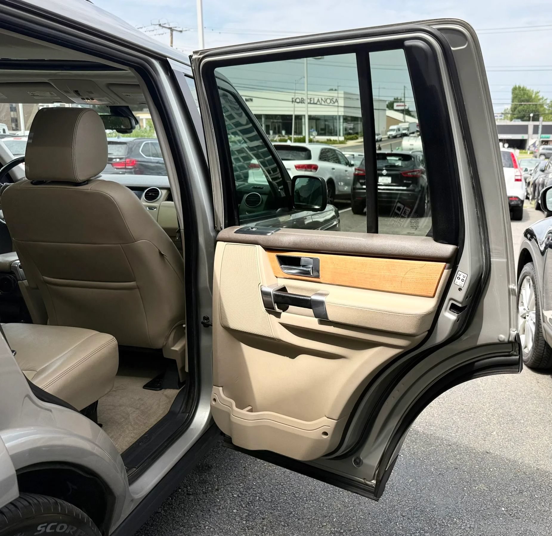 Used 2012 Land Rover LR4 HSE LUX AWD/4WD image 36