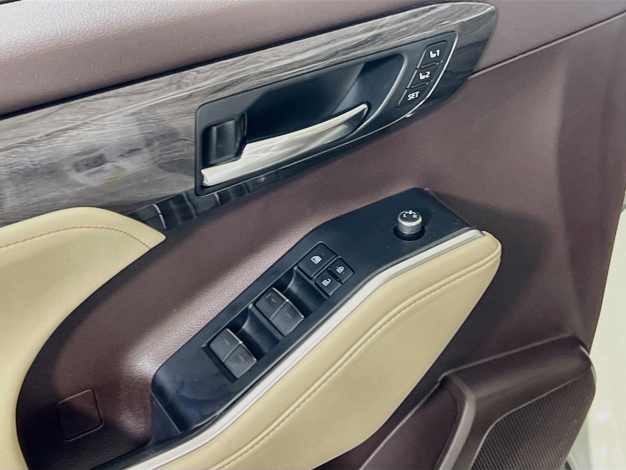 Used 2021 Toyota Highlander Platinum image 18