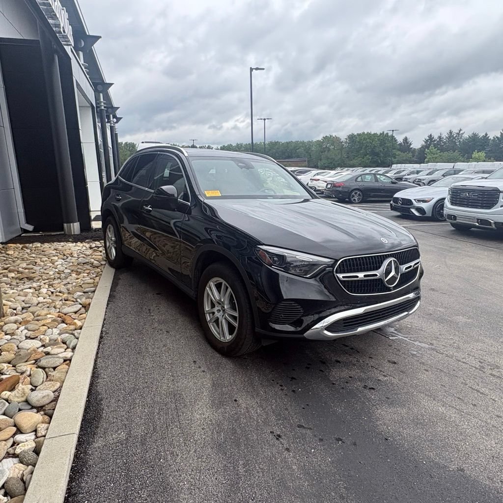 Used 2023 Mercedes-Benz GLC 300 4MATIC image 4