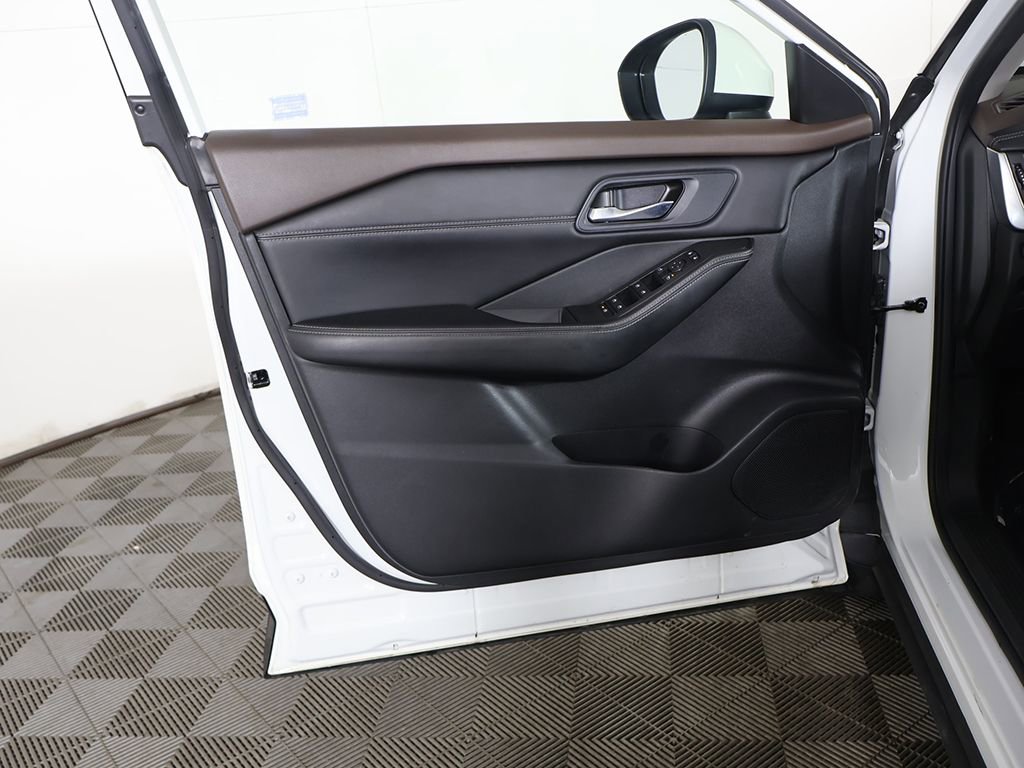 Used 2023 Nissan Rogue SV w/ SV Premium B Package image 22