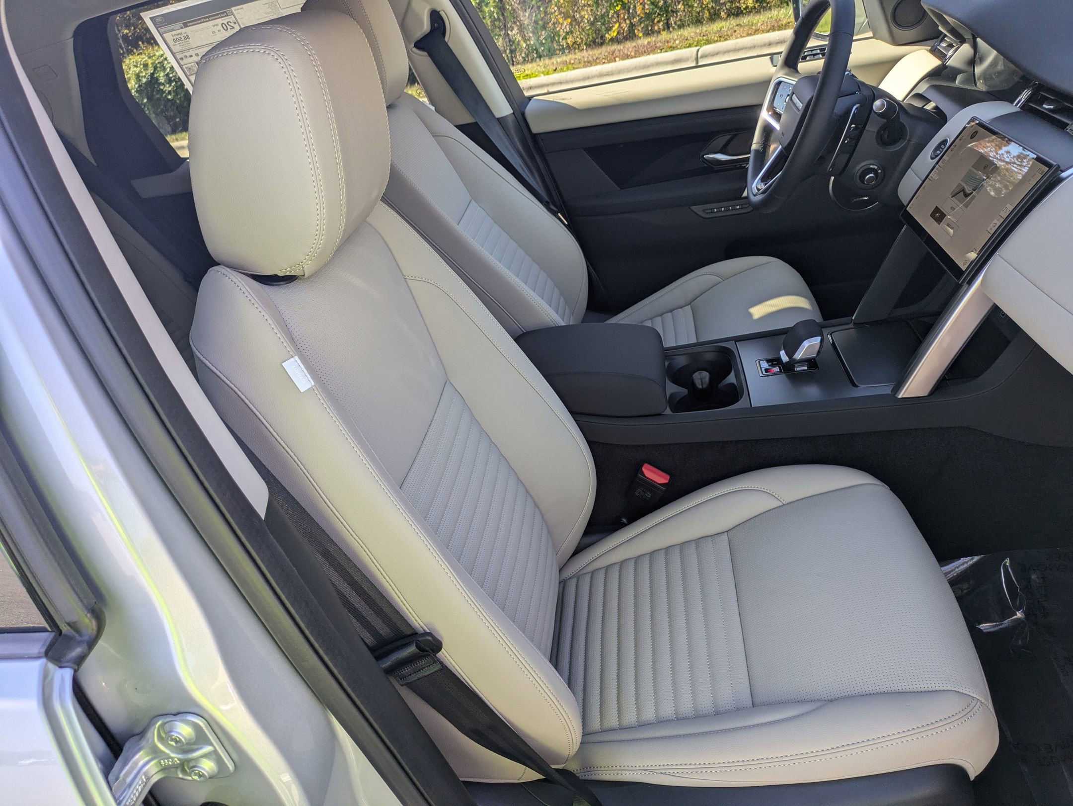 New 2025 Land Rover Discovery Sport S image 30