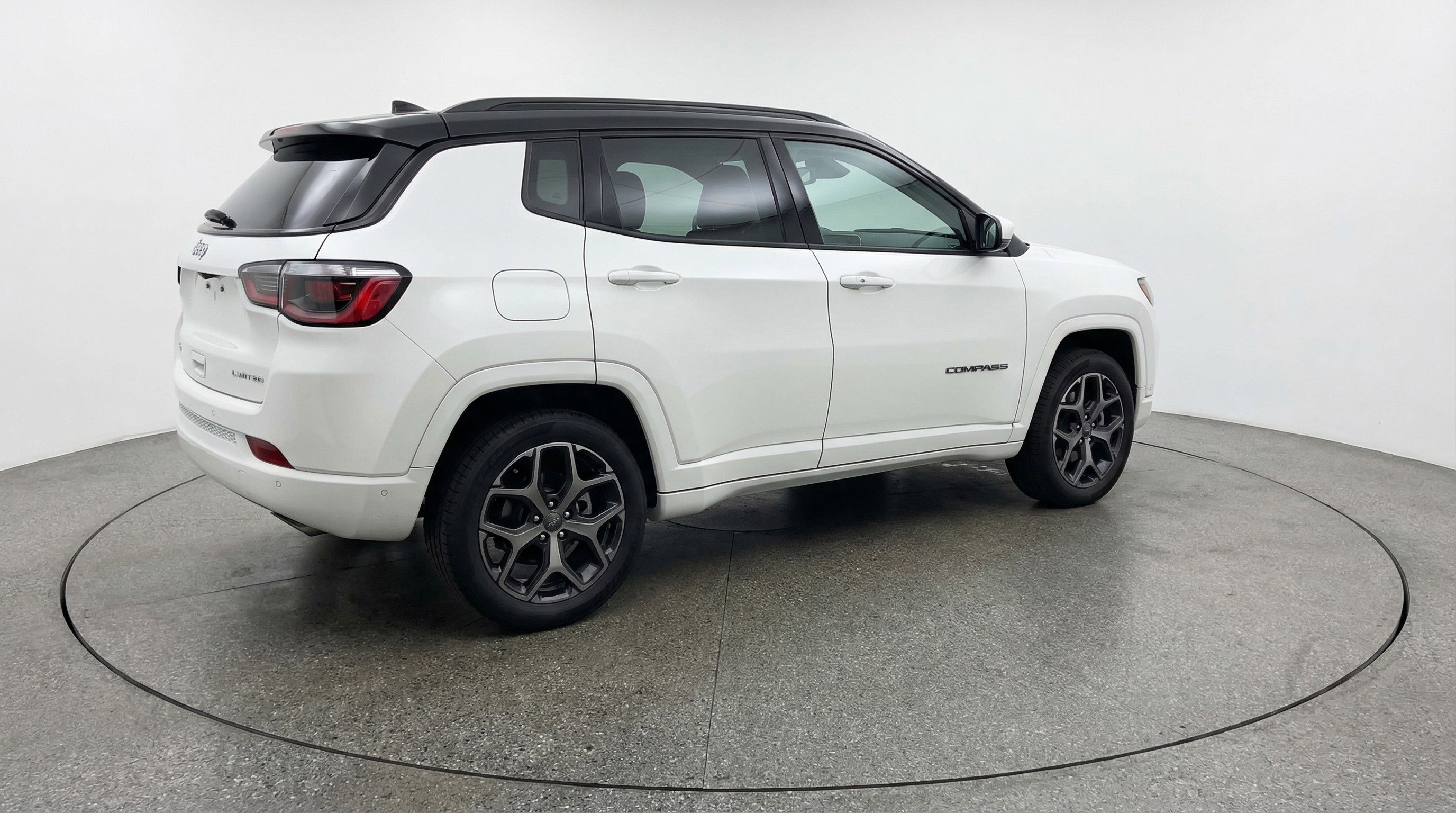 Used 2025 Jeep Compass Limited image 9