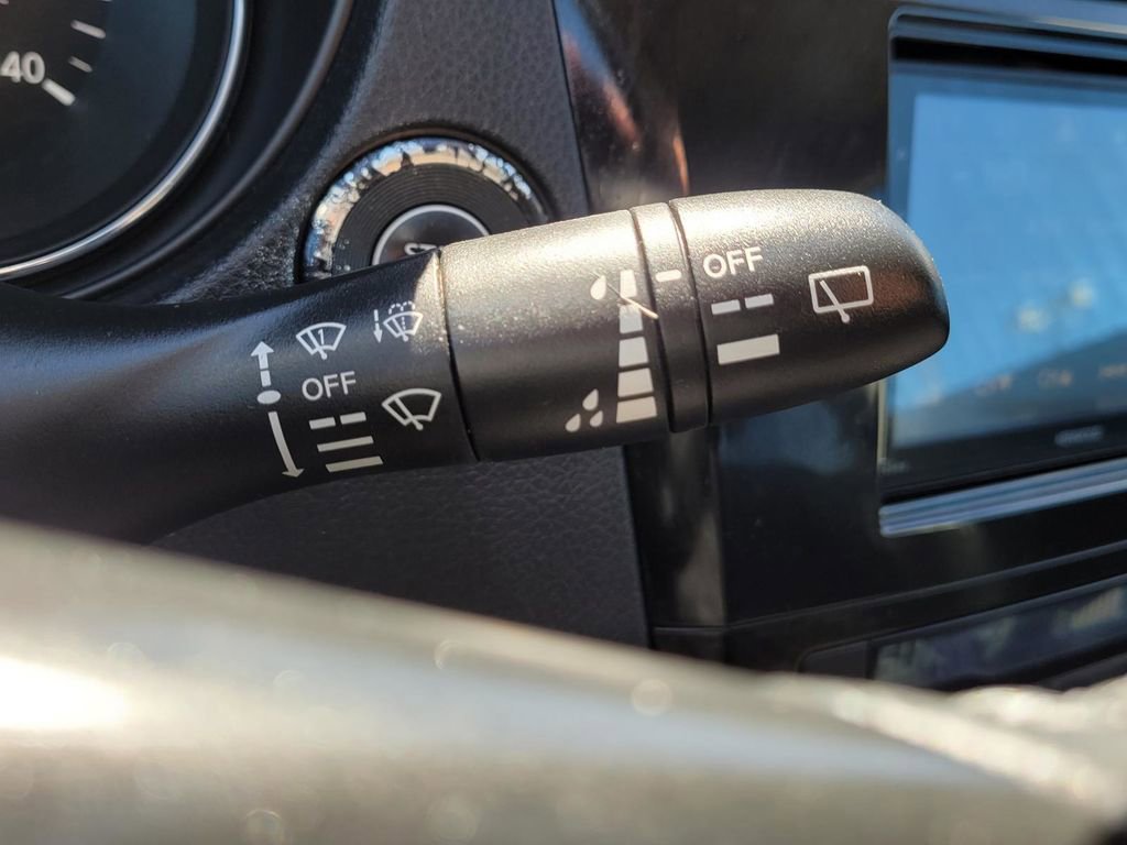 Used 2018 Nissan Rogue SV w/ Sun & Sound Touring Package image 33