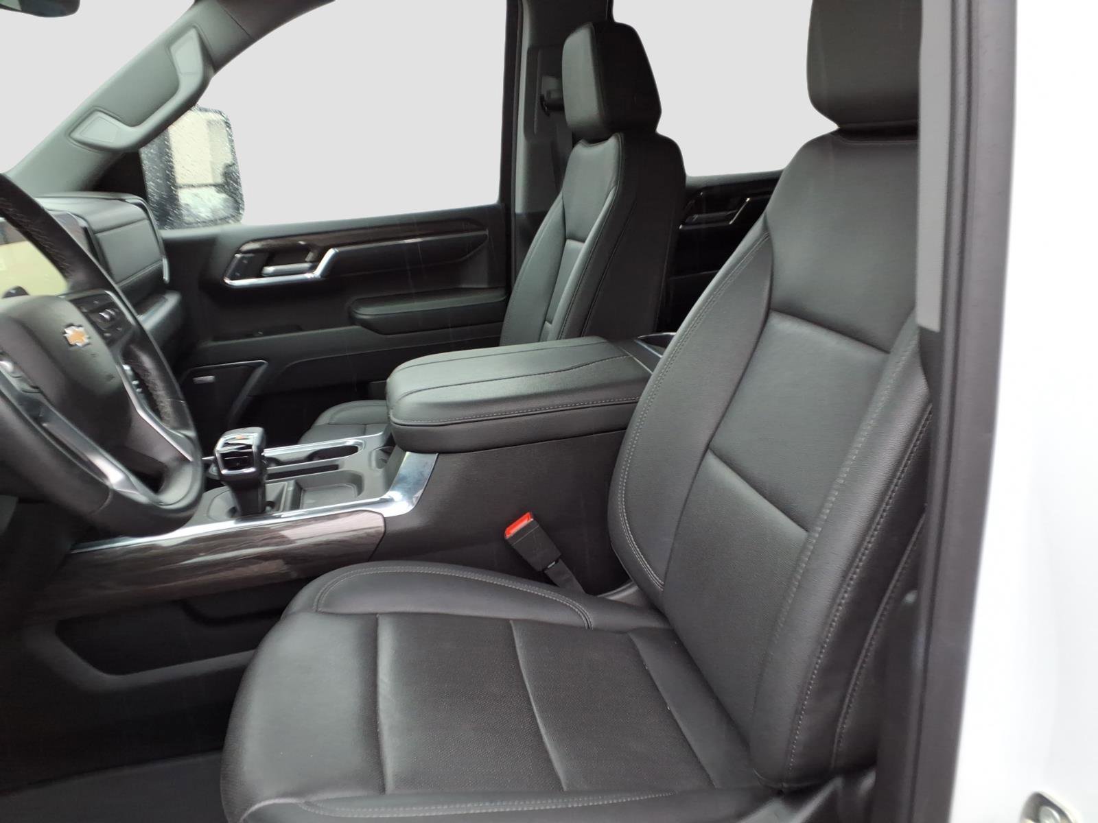 Used 2024 Chevrolet Silverado 1500 LTZ w/ Technology Package image 17