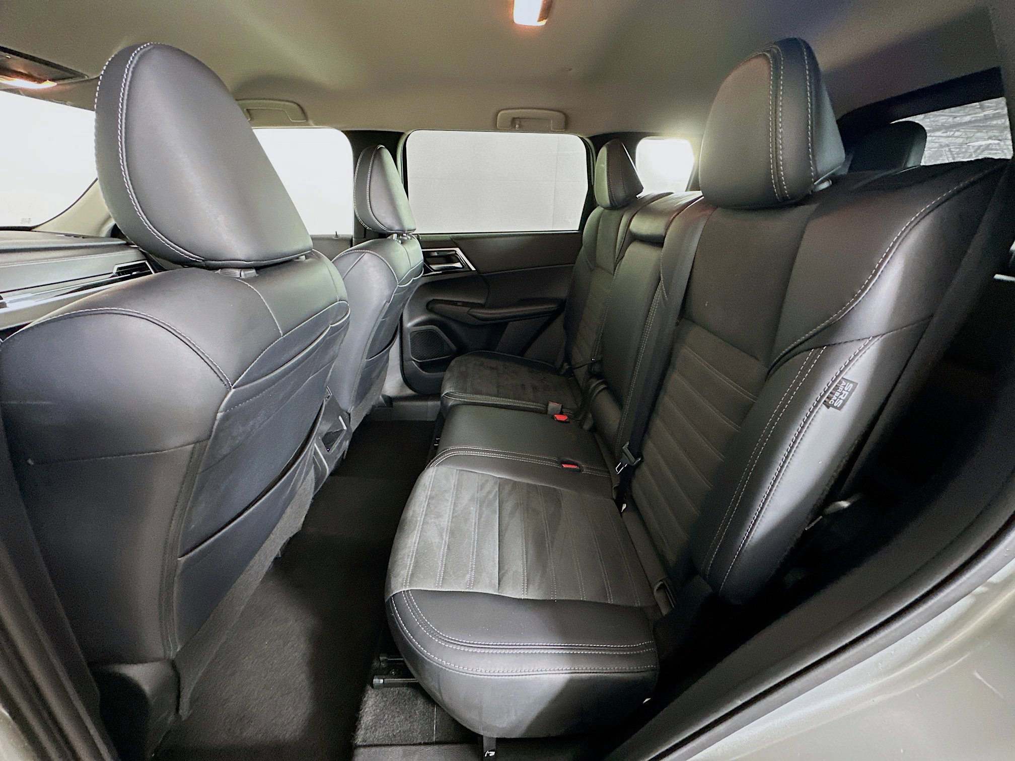 Used 2024 Mitsubishi Outlander SE image 27