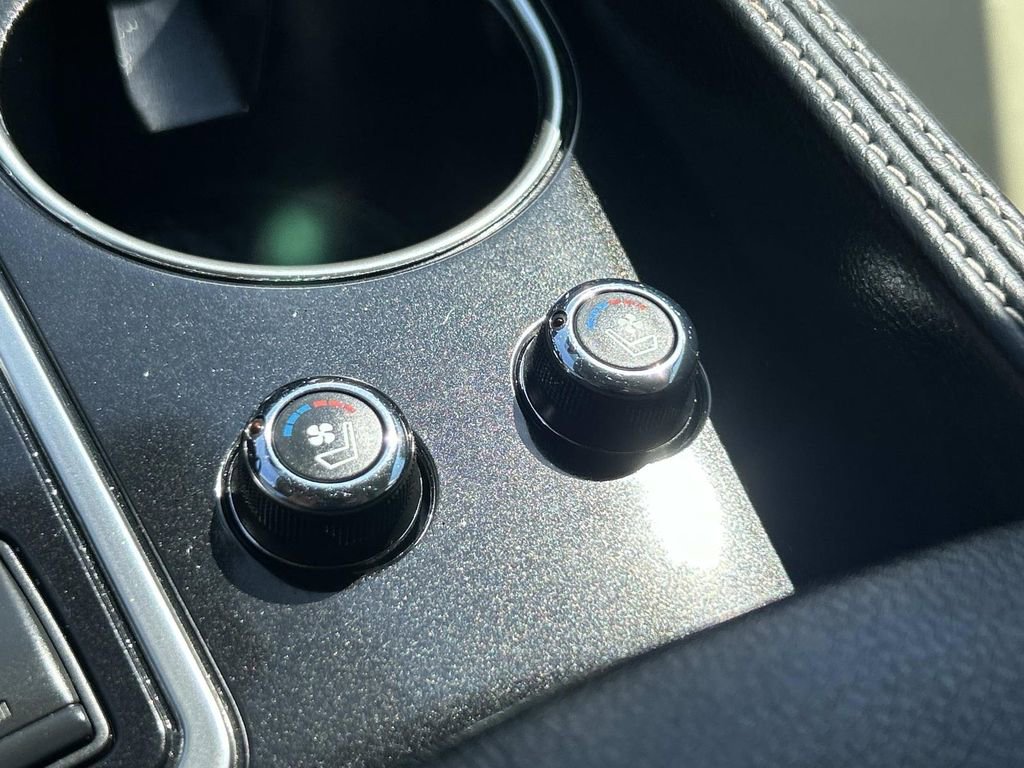 Used 2017 Nissan Maxima Platinum w/ Interior Lighting Package image 30