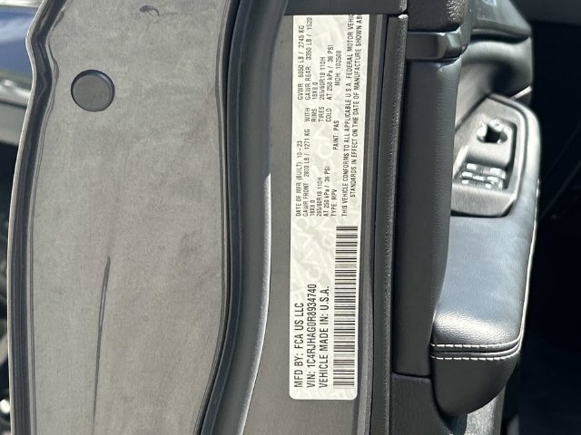 Used 2024 Jeep Grand Cherokee Altitude AWD/4WD image 10