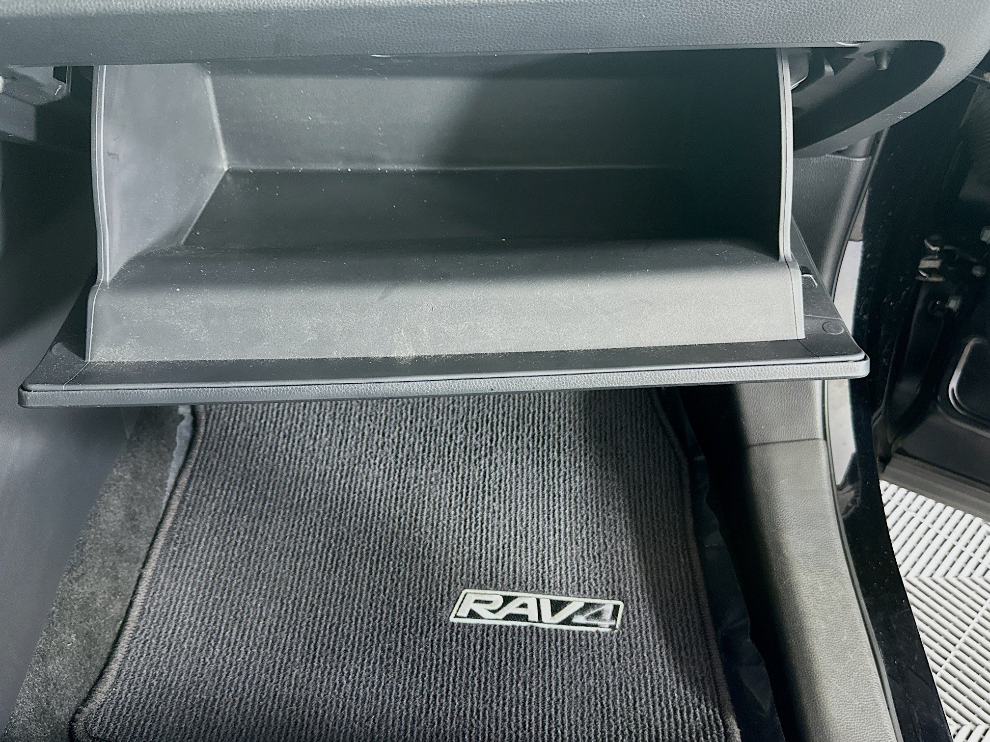 Certified 2025 Toyota RAV4 XLE Premium FWD image 32