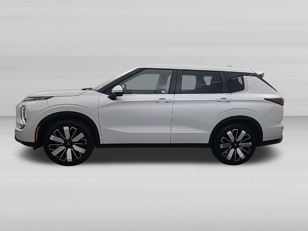 Used 2025 Mitsubishi Outlander SE AWD/4WD image 8