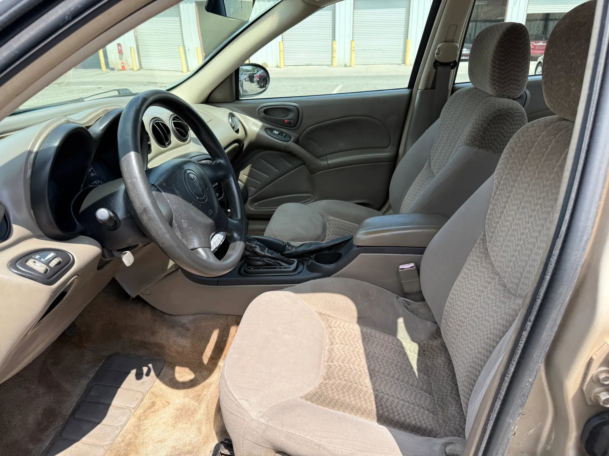 Used 2004 Pontiac Grand Am SE FWD image 2