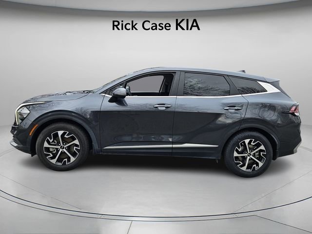 Used 2023 Kia Sportage EX image 3