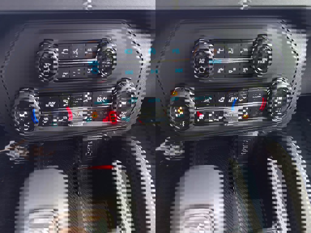 New 2026 Ford Bronco Outer Banks w/ Sasquatch Package image 29