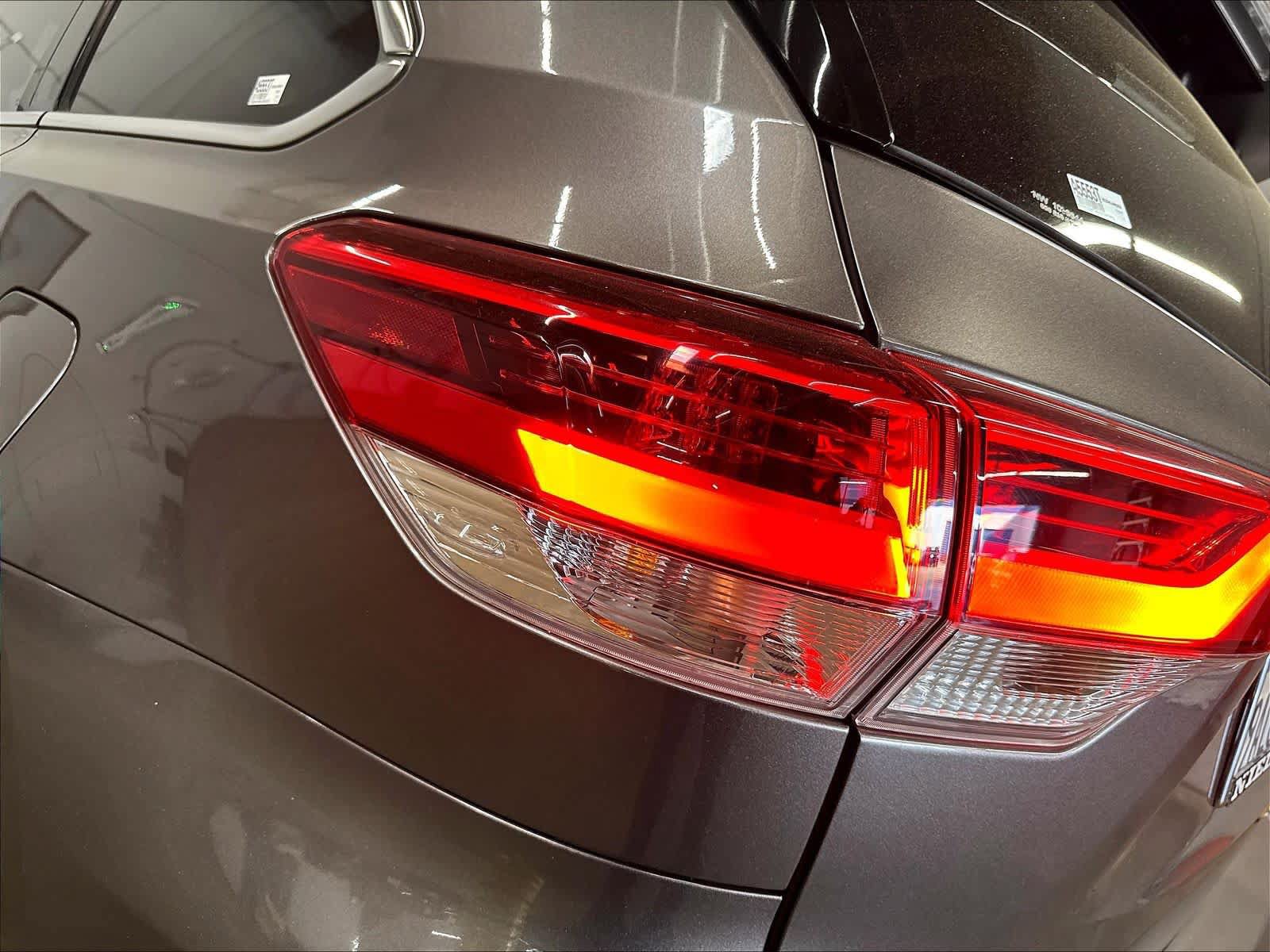 Used 2019 Toyota Highlander Limited Platinum AWD/4WD image 31