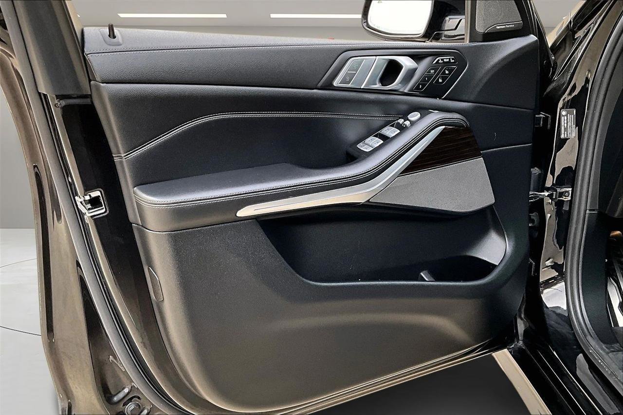Used 2019 BMW X7 xDrive50i w/ M Sport Package image 21