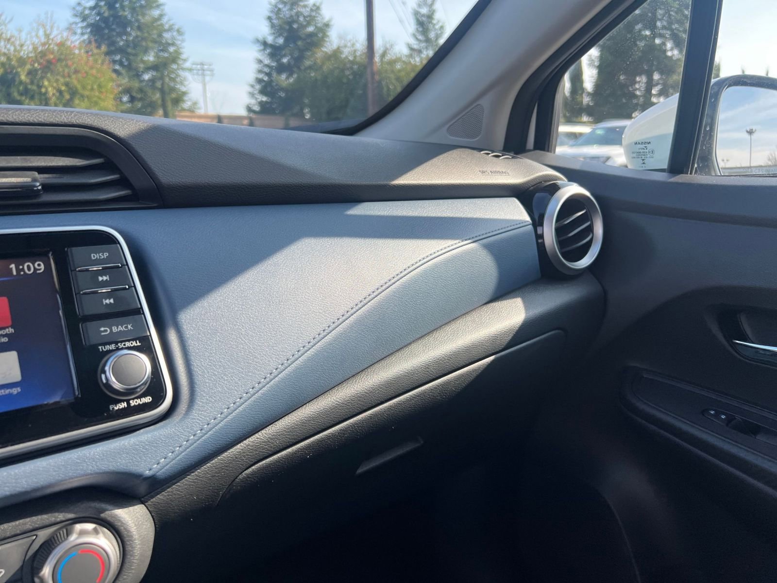 Used 2025 Nissan Versa SV image 30