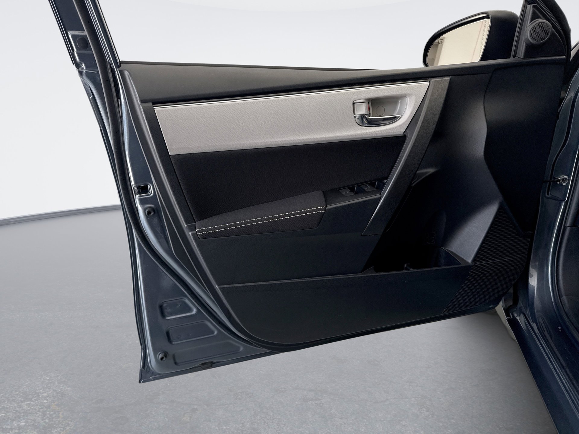 Used 2019 Toyota Corolla LE FWD image 9
