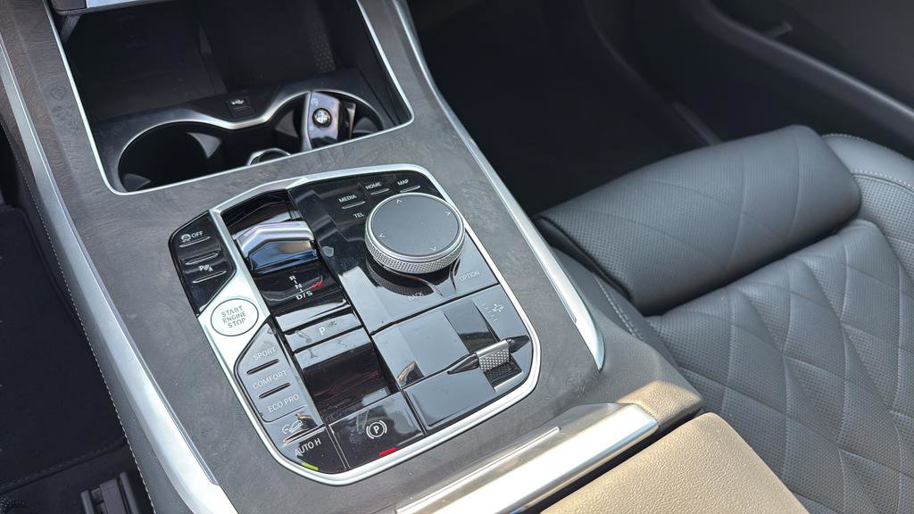 Used 2025 BMW X7 xDrive40i w/ Climate Comfort Package image 37