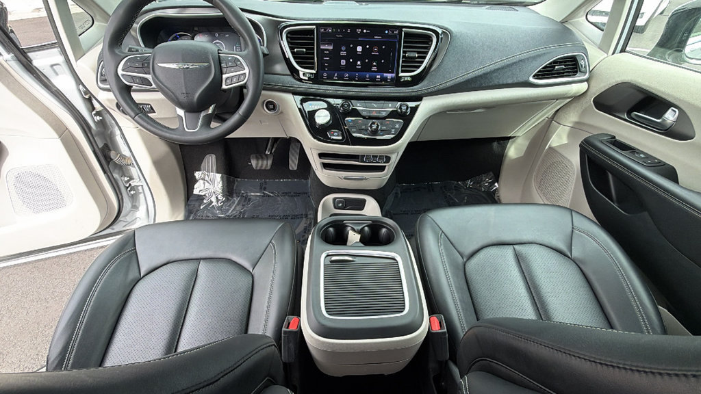 Used 2024 Chrysler Pacifica Limited FWD image 26