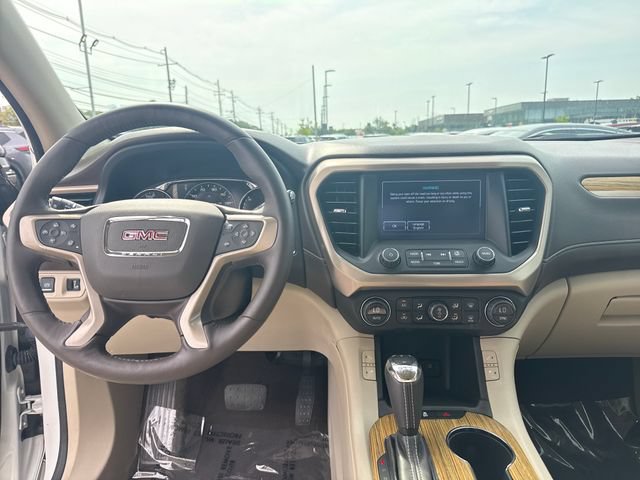 Used 2017 GMC Acadia Denali w/ Technology Package AWD/4WD image 15
