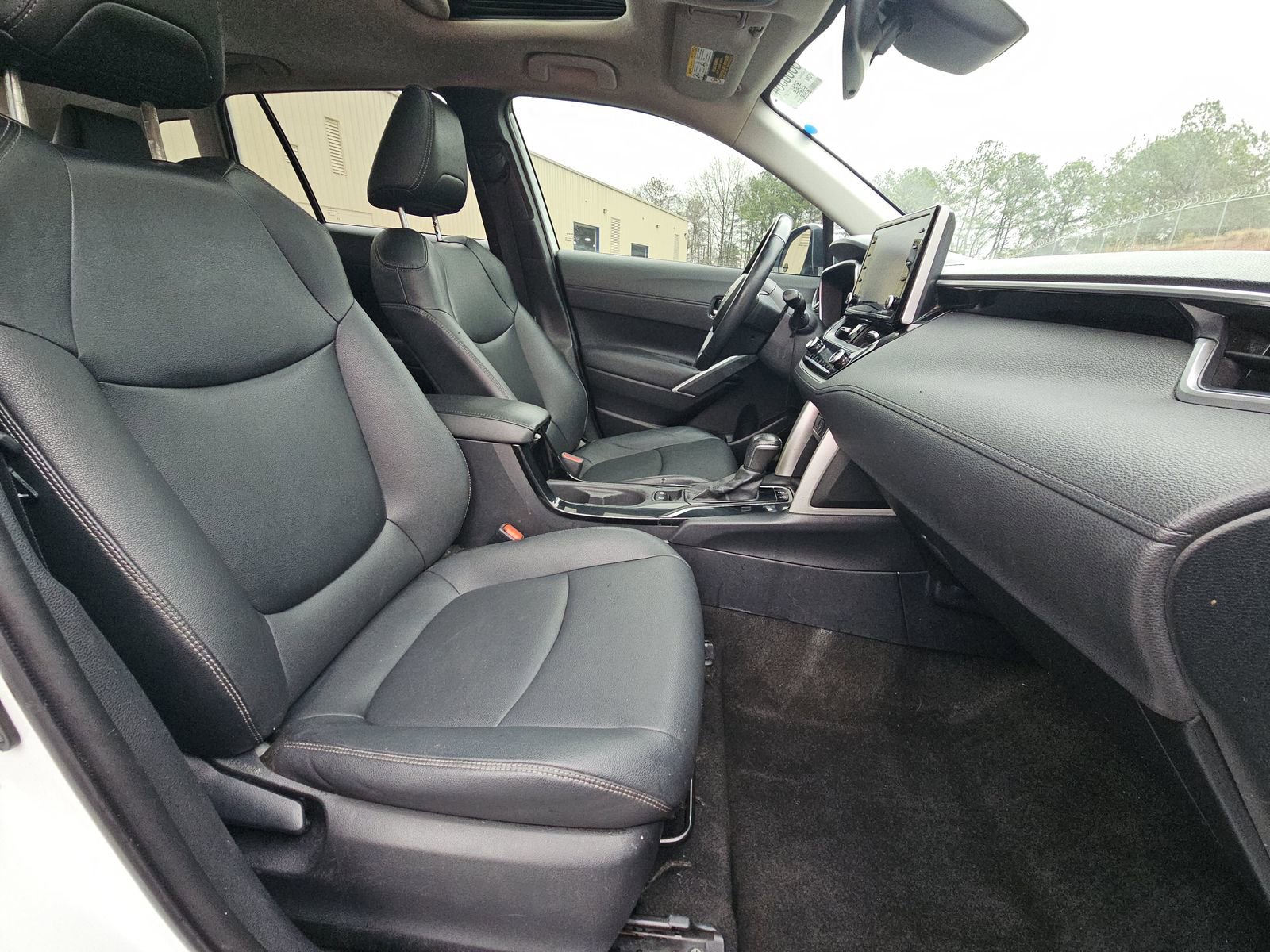 Used 2022 Toyota Corolla Cross XLE w/ Convenience Package image 15