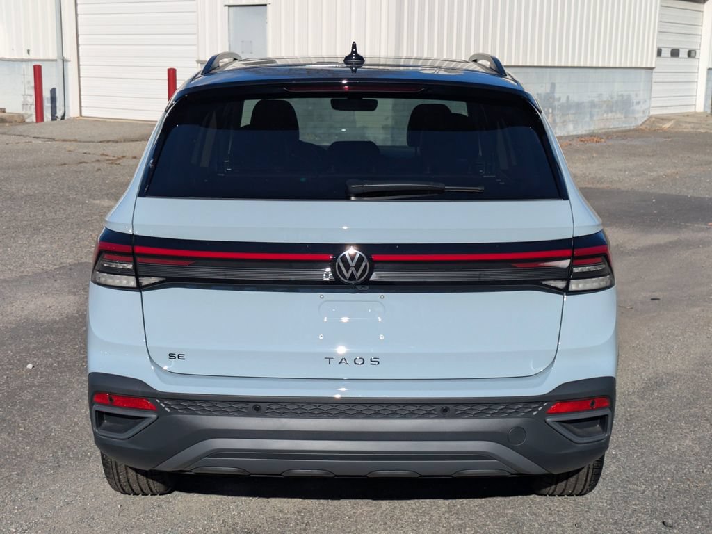 New 2026 Volkswagen Taos SE FWD image 5