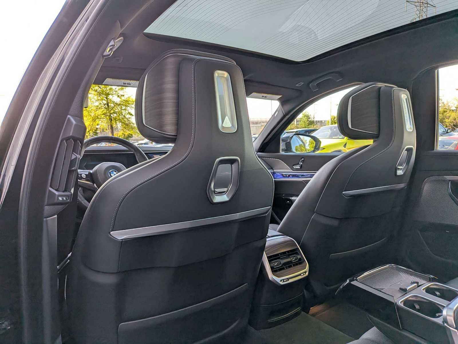 Certified 2024 BMW i7 M70 image 19