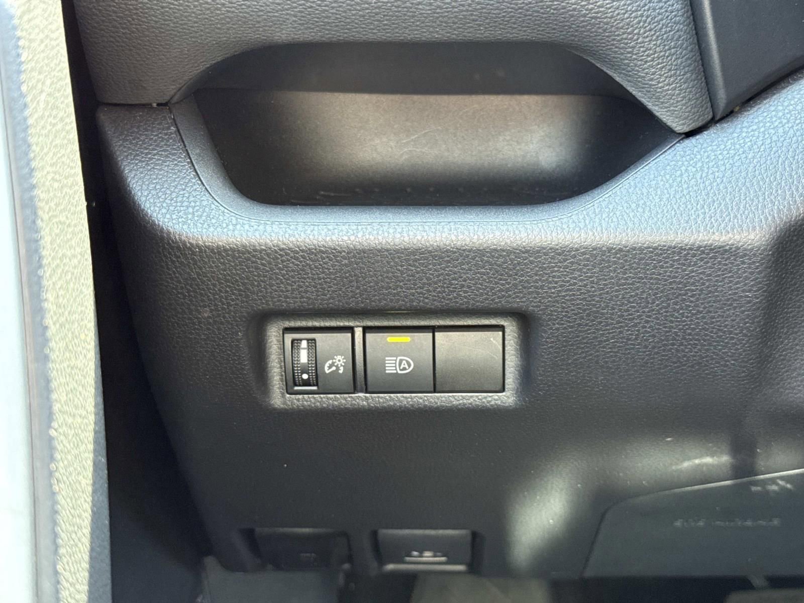 Used 2025 Toyota RAV4 XLE AWD/4WD image 17