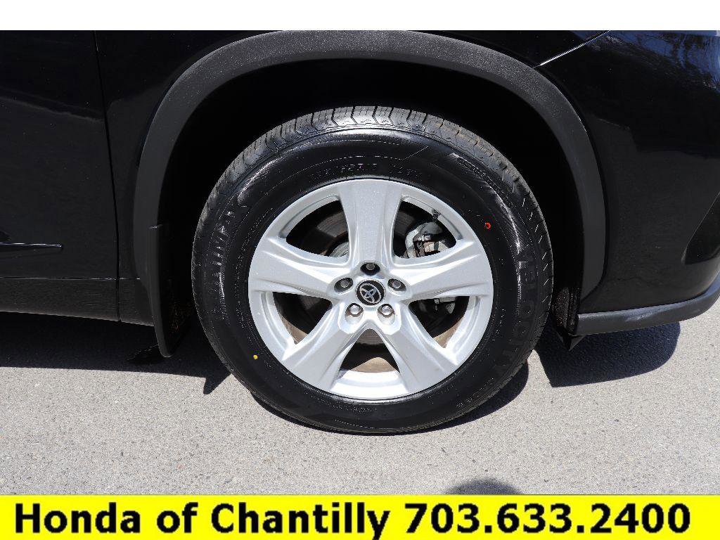 Used 2022 Toyota Highlander LE AWD/4WD image 27