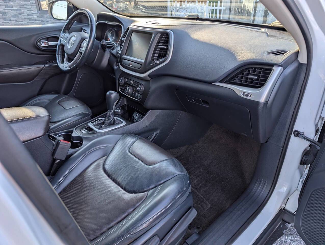 Used 2015 Jeep Cherokee Limited w/ Luxury Group image 12