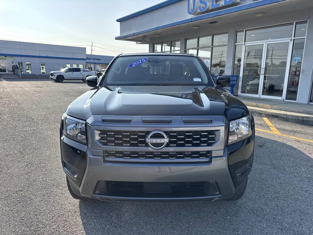 Used 2025 Nissan Frontier SV RWD image 2