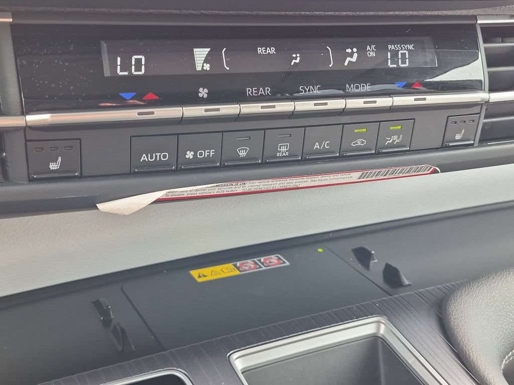 Used 2026 Toyota Sienna XLE FWD image 31
