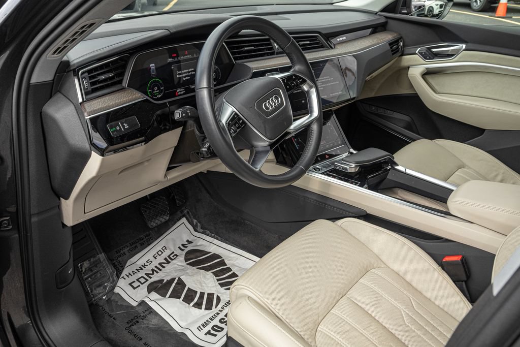 Used 2021 Audi e-tron Prestige w/ Prestige Package AWD/4WD image 15