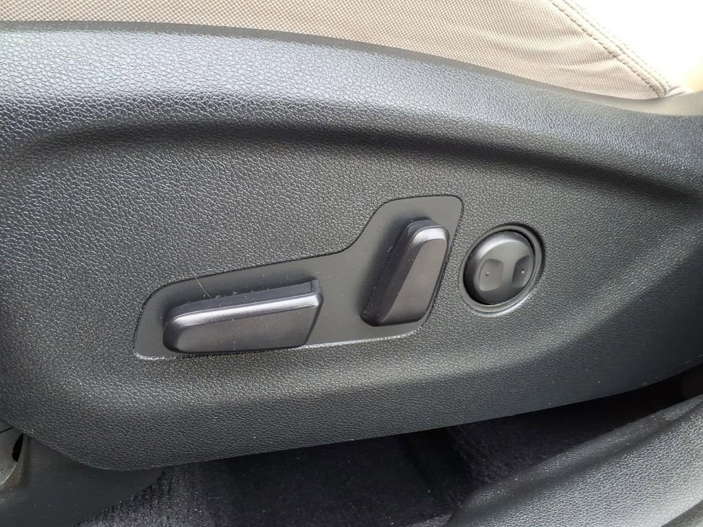 Used 2018 Kia Sorento LX w/ LX V6 Convenience Package image 5