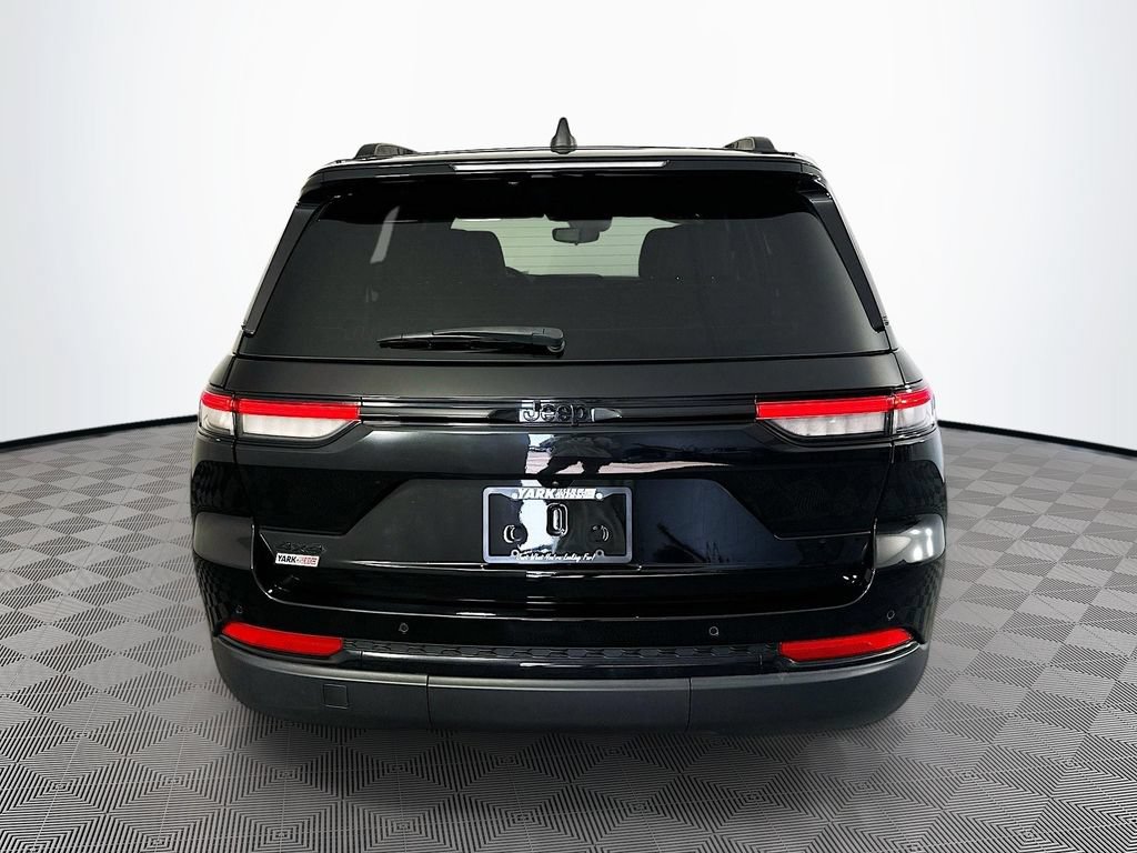 Certified 2024 Jeep Grand Cherokee Altitude AWD/4WD image 10