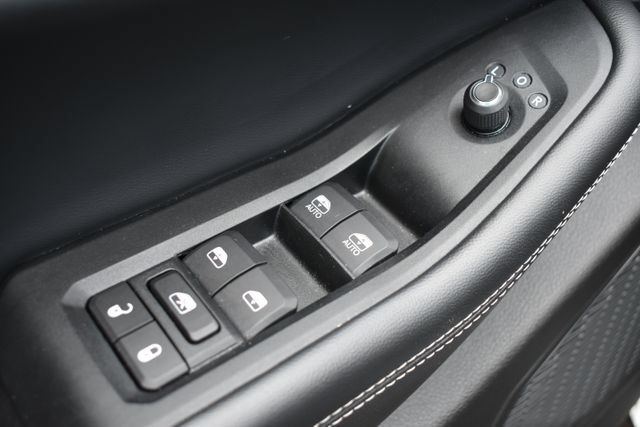 Used 2023 Jeep Grand Cherokee L Limited AWD/4WD image 19