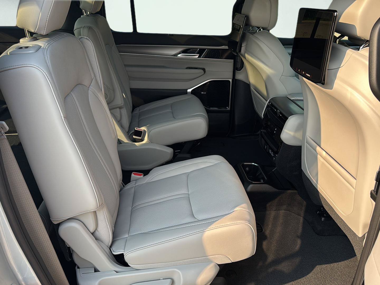 New 2026 Jeep Grand Wagoneer Limited AWD/4WD image 3