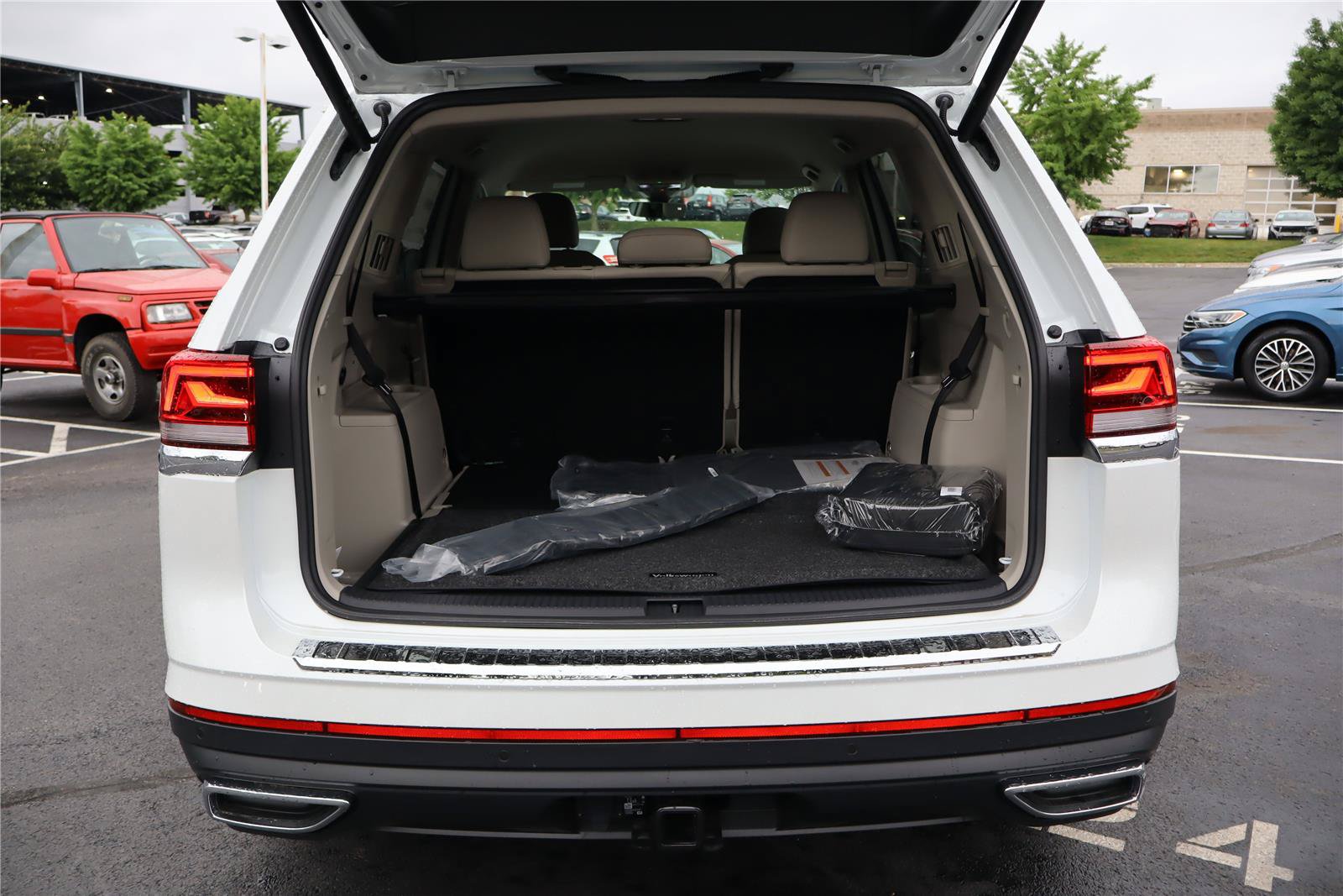 New 2026 Volkswagen Atlas SE FWD image 5