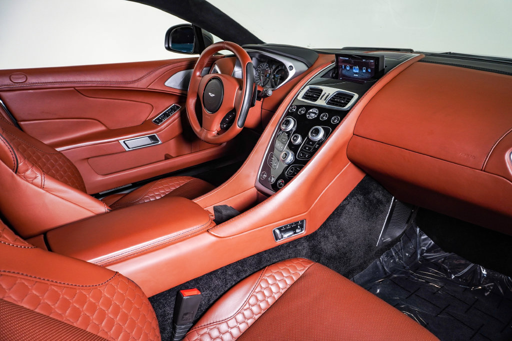 Used 2015 Aston Martin Vanquish Coupe RWD image 16