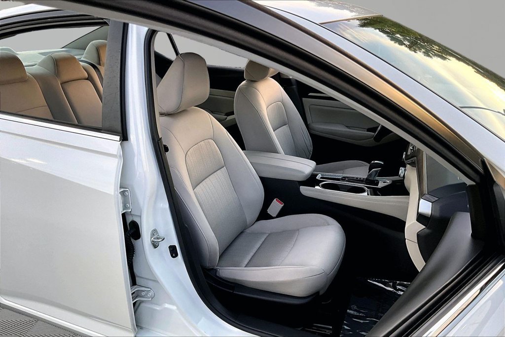 Used 2023 Nissan Altima 2.5 SV FWD image 22