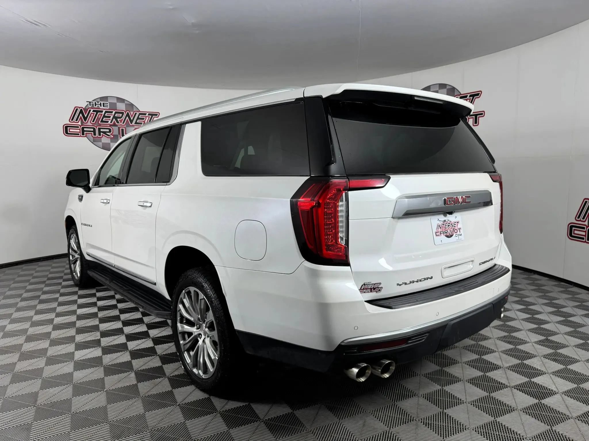 Used 2022 GMC Yukon XL Denali AWD/4WD image 5