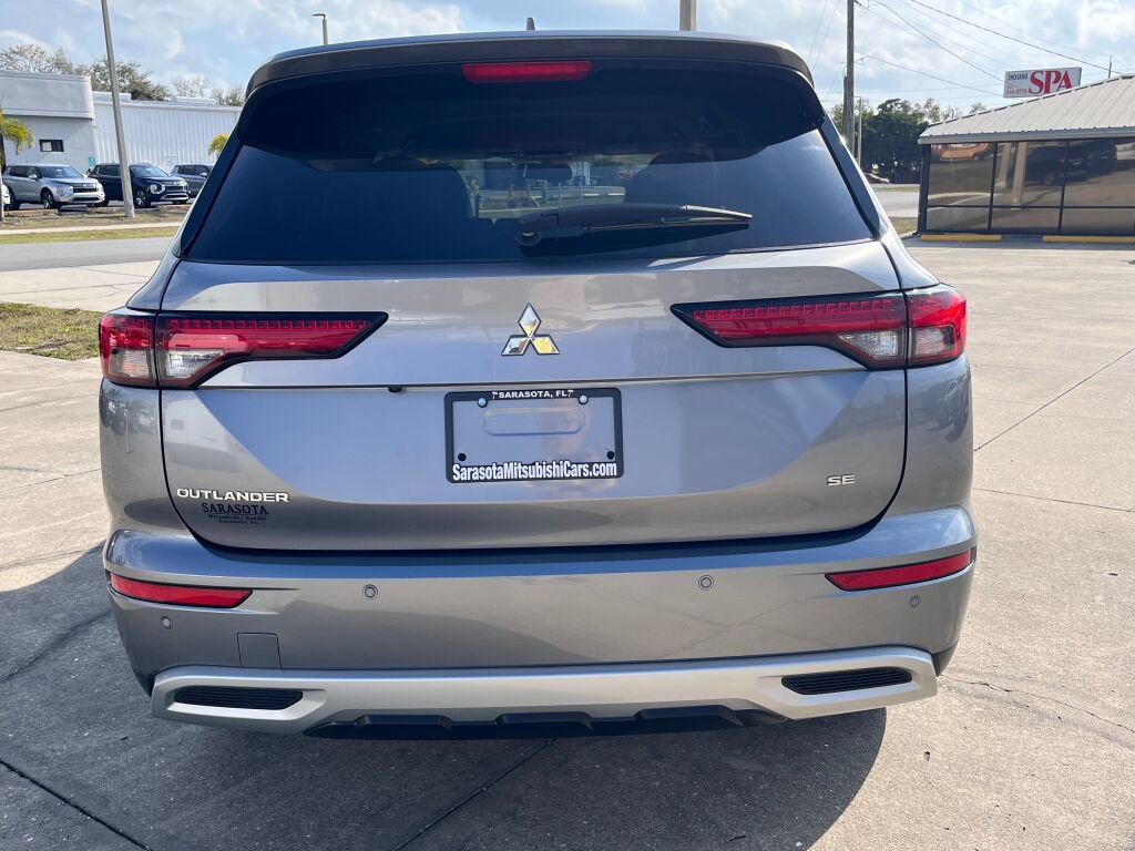 Used 2022 Mitsubishi Outlander SE image 4