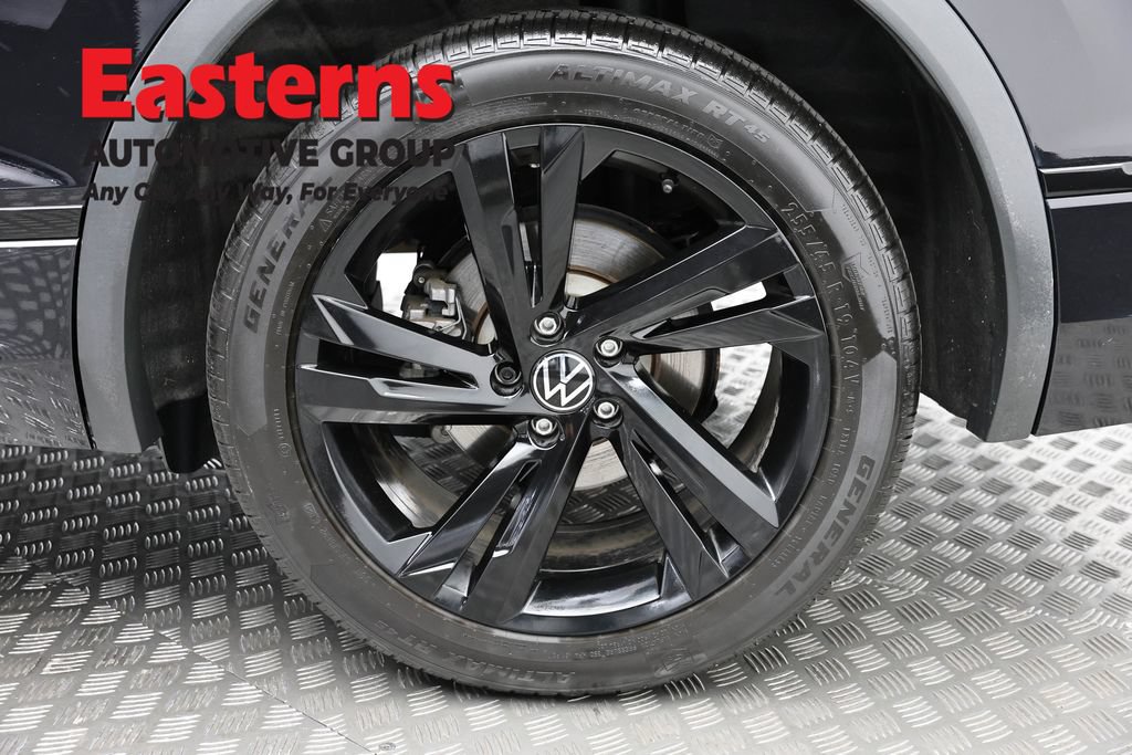 Used 2024 Volkswagen Tiguan SE R-Line AWD/4WD image 32
