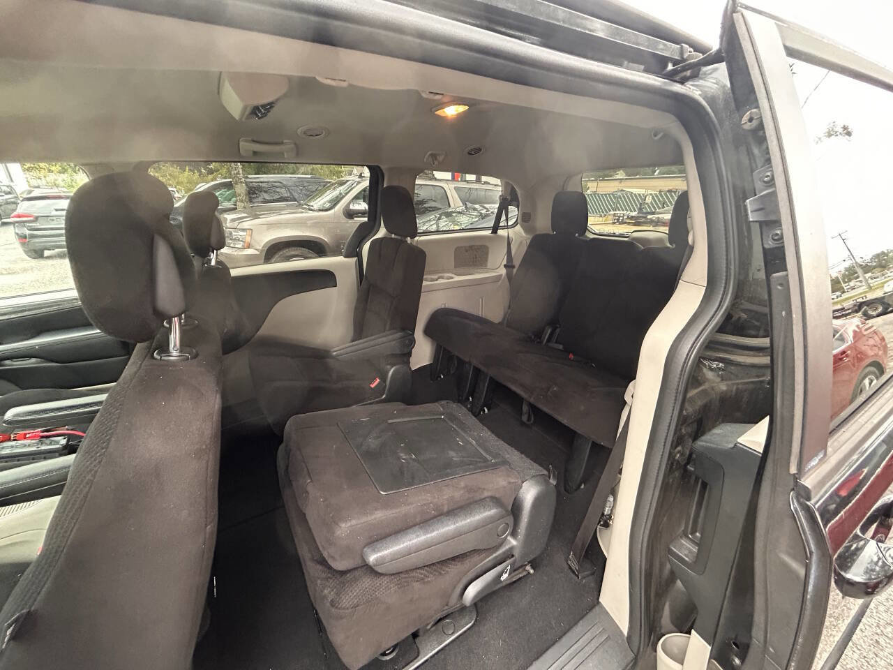 Used 2014 Dodge Grand Caravan SXT image 9